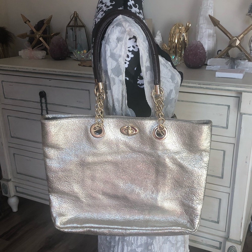 ❤️CYNTHIA ROWLEY❤️ GOLD METALLIC LEATHER TOTE BAG